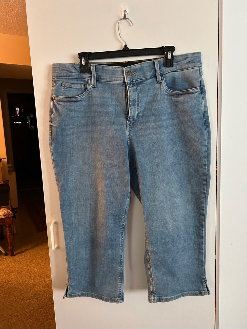 Liz Claiborne Light Blue Cropped Jeans NWOT